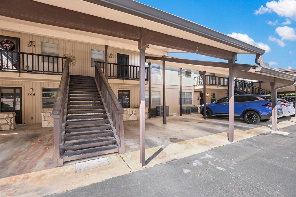 1210 Hi Stirrup 205, Horseshoe Bay, TX 78657