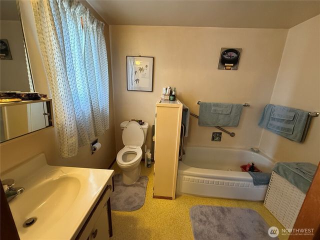1940 4th Street, Bremerton, WA 98337