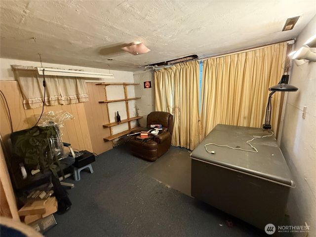 1940 4th Street, Bremerton, WA 98337