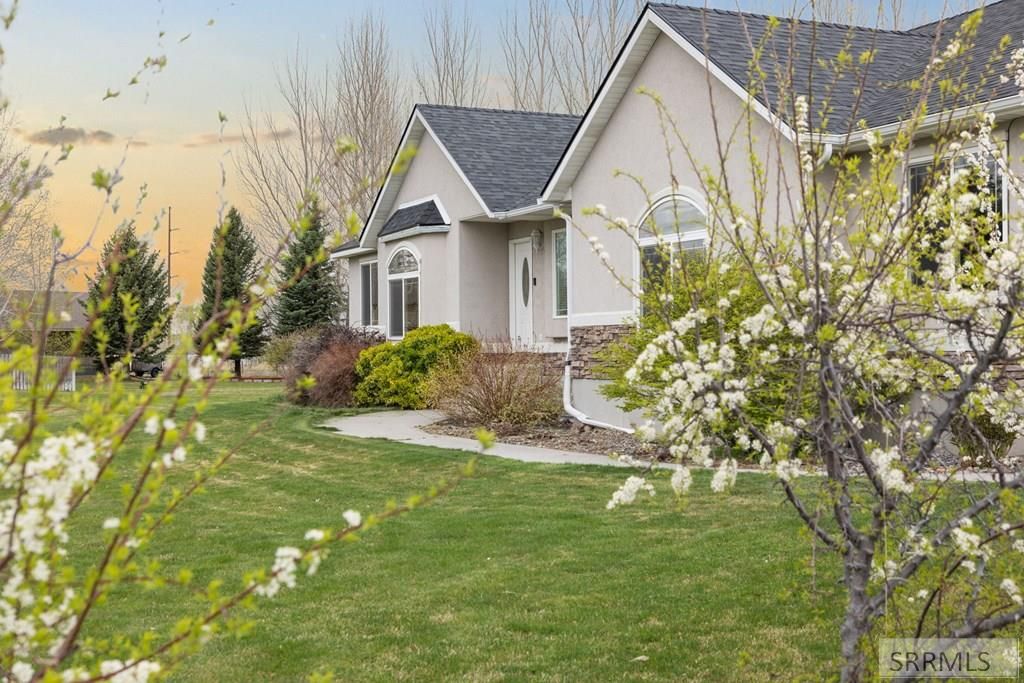 Image 10 of property listing at 3865 E 390 N, Rigby, ID 83442