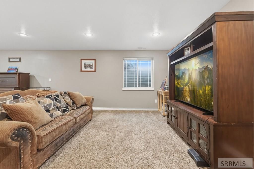 Image 38 of property listing at 3865 E 390 N, Rigby, ID 83442