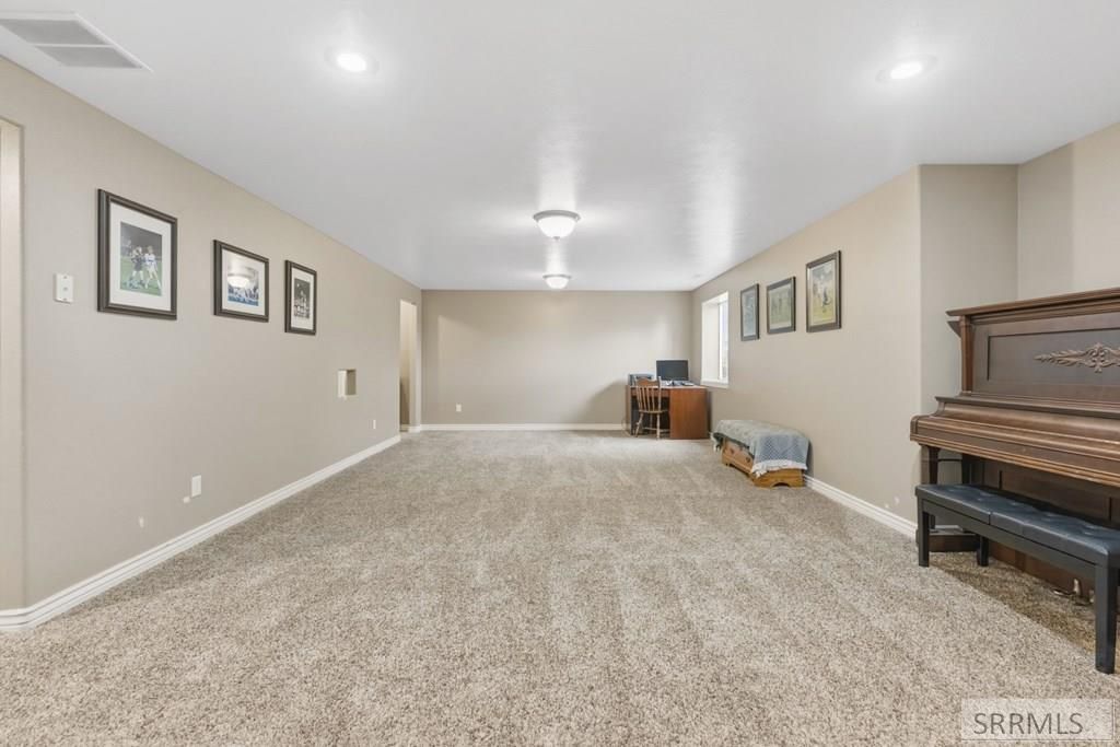 Image 40 of property listing at 3865 E 390 N, Rigby, ID 83442