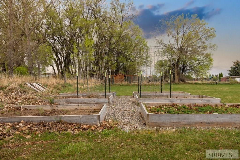 Image 56 of property listing at 3865 E 390 N, Rigby, ID 83442