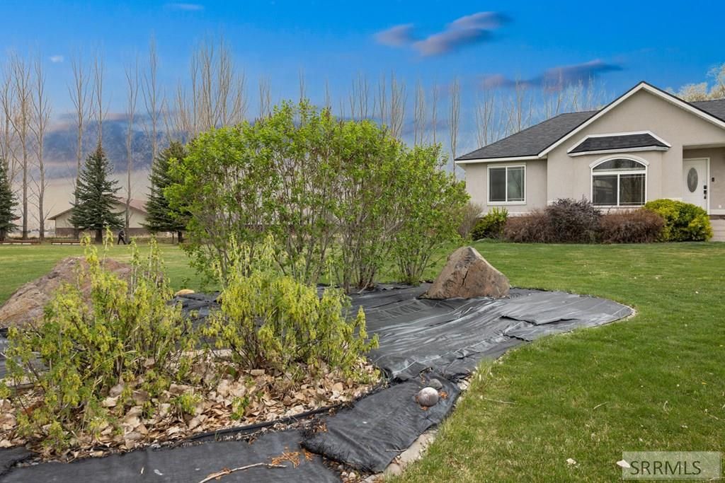 Image 8 of property listing at 3865 E 390 N, Rigby, ID 83442