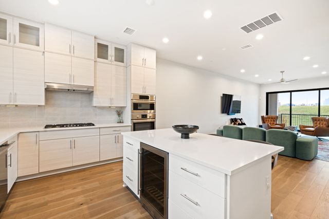 381 E Greenbriar Lane 1603, Dallas, TX 75203