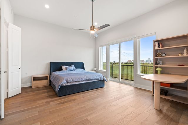 381 E Greenbriar Lane 1603, Dallas, TX 75203