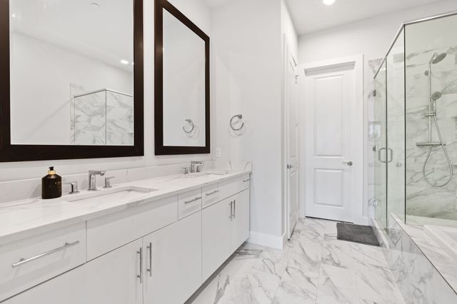 381 E Greenbriar Lane 1603, Dallas, TX 75203