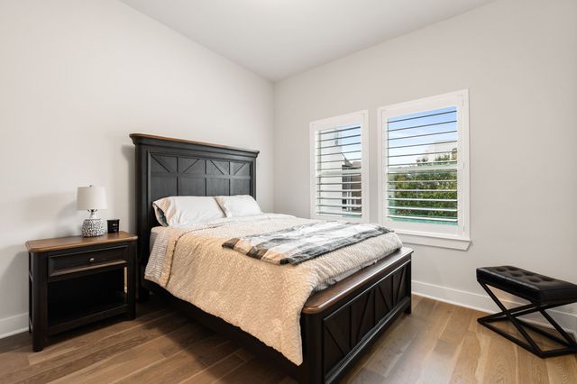 381 E Greenbriar Lane 1603, Dallas, TX 75203