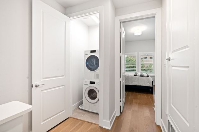 381 E Greenbriar Lane 1603, Dallas, TX 75203