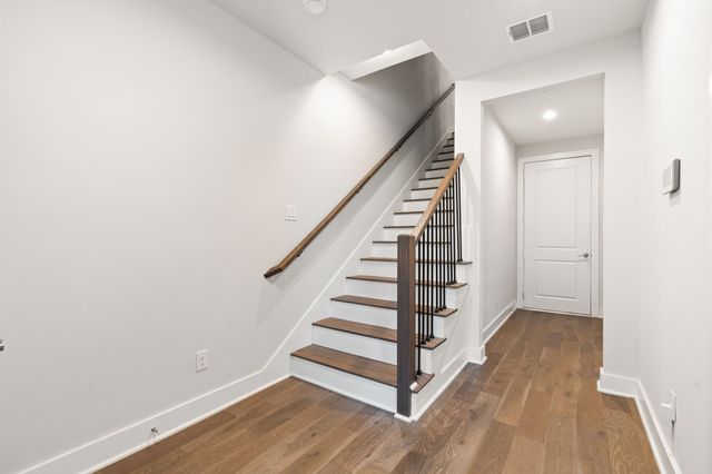 381 E Greenbriar Lane 1603, Dallas, TX 75203