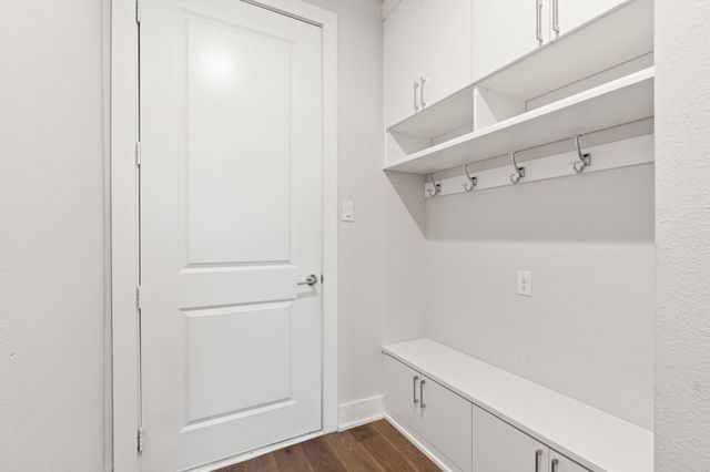 381 E Greenbriar Lane 1603, Dallas, TX 75203