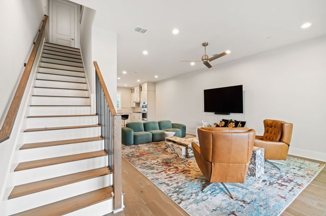 381 E Greenbriar Lane 1603, Dallas, TX 75203