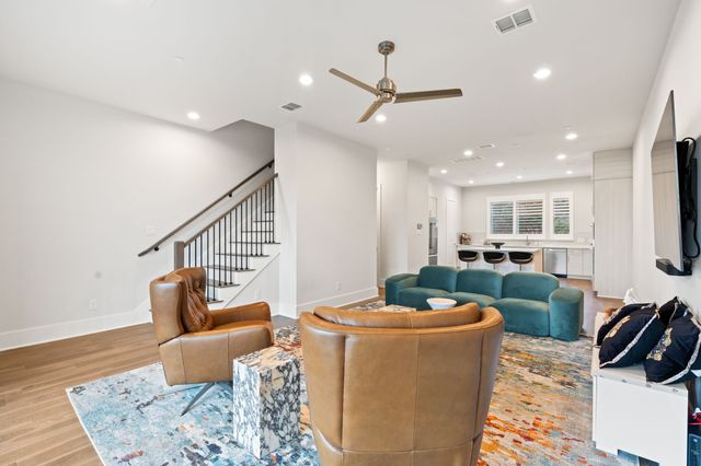 381 E Greenbriar Lane 1603, Dallas, TX 75203