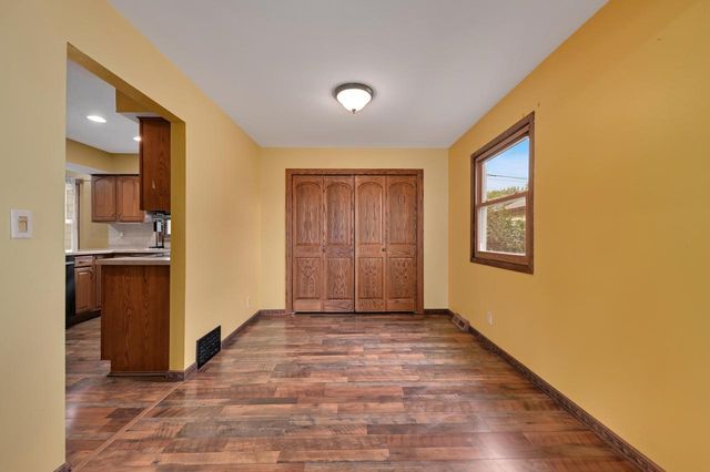 W147N7725 Northpoint DRIVE, Menomonee Falls, WI 53051