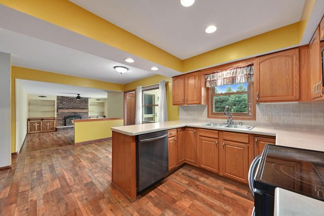 W147N7725 Northpoint DRIVE, Menomonee Falls, WI 53051