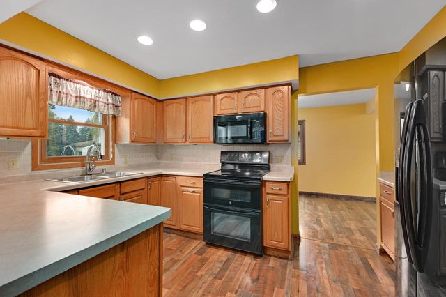 W147N7725 Northpoint DRIVE, Menomonee Falls, WI 53051