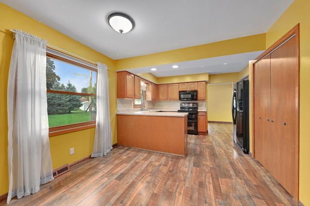 W147N7725 Northpoint DRIVE, Menomonee Falls, WI 53051