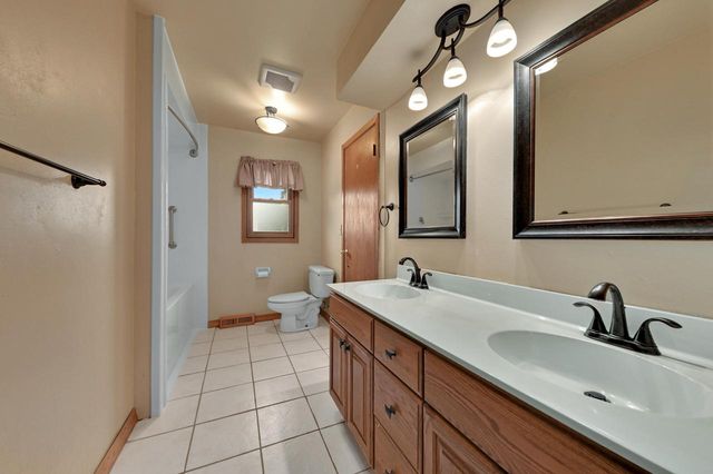 W147N7725 Northpoint DRIVE, Menomonee Falls, WI 53051