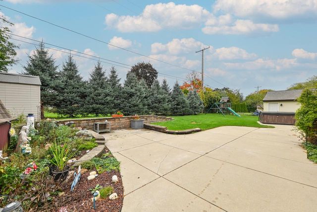 W147N7725 Northpoint DRIVE, Menomonee Falls, WI 53051