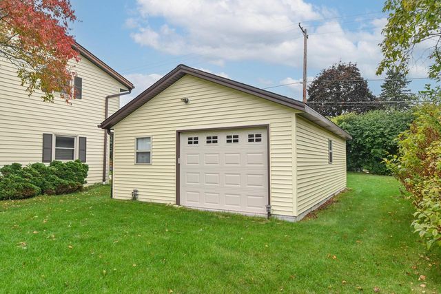 W147N7725 Northpoint DRIVE, Menomonee Falls, WI 53051