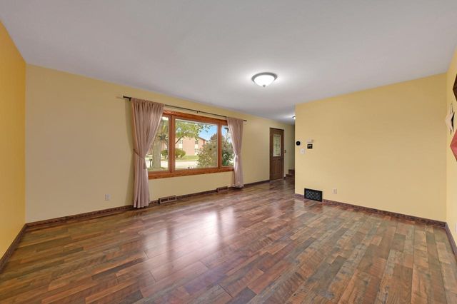 W147N7725 Northpoint DRIVE, Menomonee Falls, WI 53051