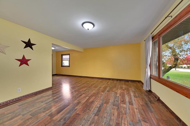 W147N7725 Northpoint DRIVE, Menomonee Falls, WI 53051