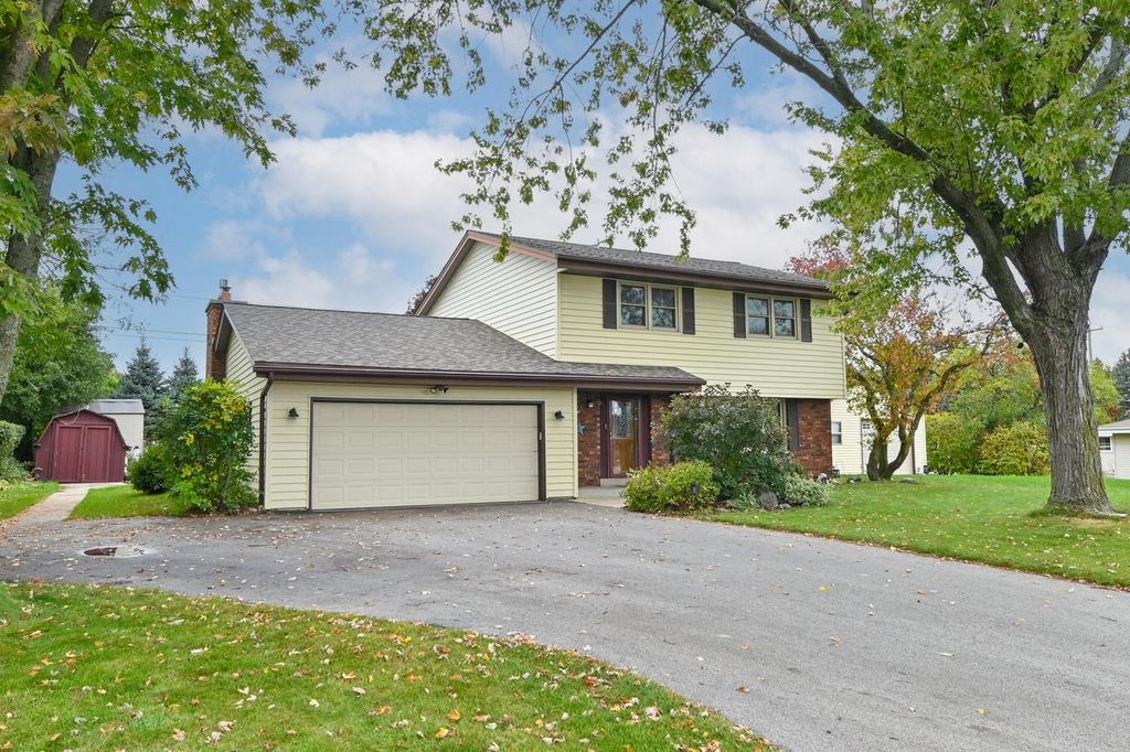 W147N7725 Northpoint DRIVE, Menomonee Falls, WI 53051