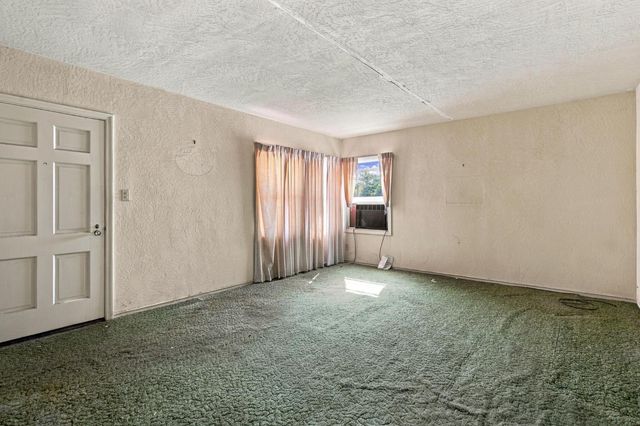 1211 N Airport Way, Stockton, CA 95205