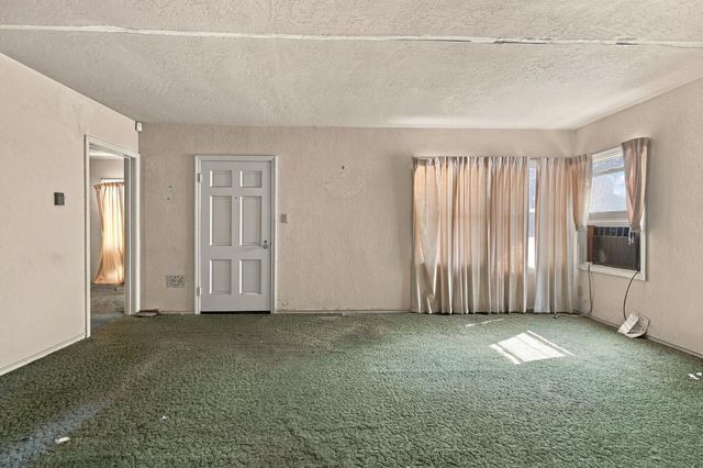 1211 N Airport Way, Stockton, CA 95205