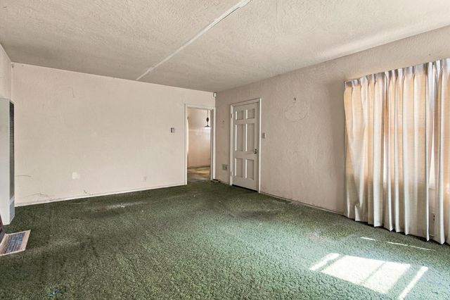 1211 N Airport Way, Stockton, CA 95205