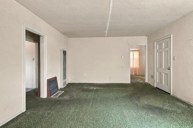 1211 N Airport Way, Stockton, CA 95205