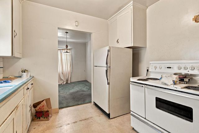 1211 N Airport Way, Stockton, CA 95205