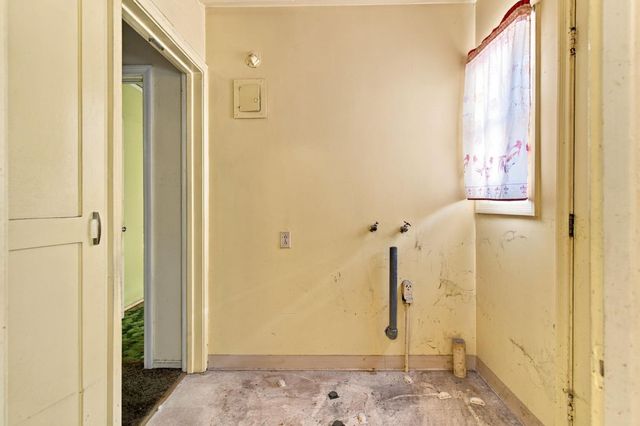 1211 N Airport Way, Stockton, CA 95205