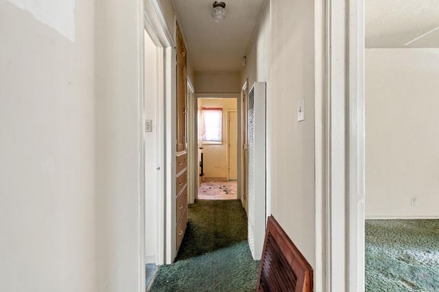 1211 N Airport Way, Stockton, CA 95205