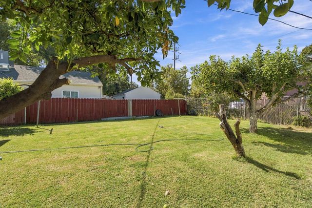 1211 N Airport Way, Stockton, CA 95205