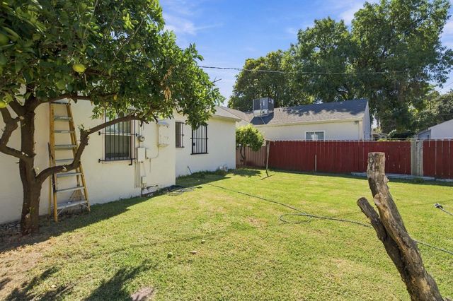 1211 N Airport Way, Stockton, CA 95205