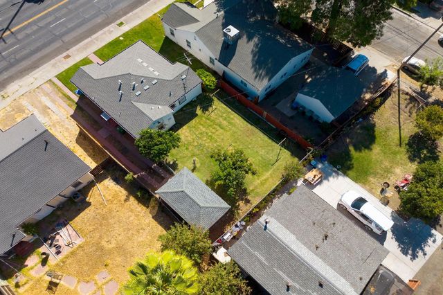 1211 N Airport Way, Stockton, CA 95205