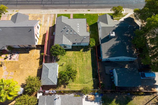 1211 N Airport Way, Stockton, CA 95205