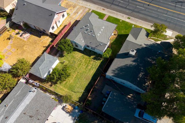 1211 N Airport Way, Stockton, CA 95205