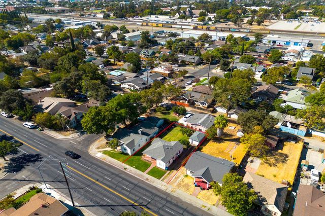 1211 N Airport Way, Stockton, CA 95205