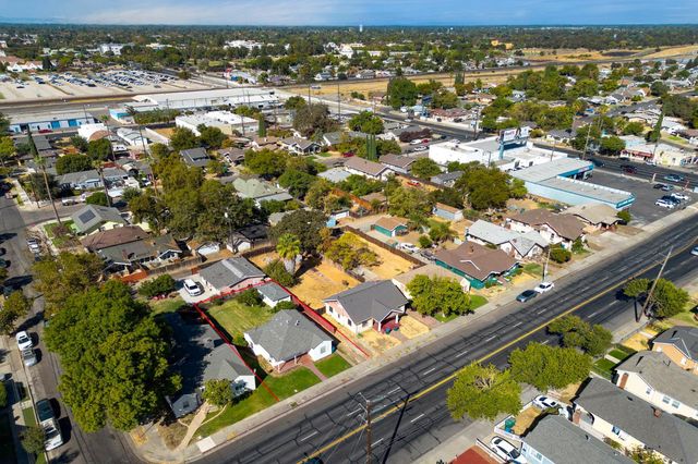 1211 N Airport Way, Stockton, CA 95205