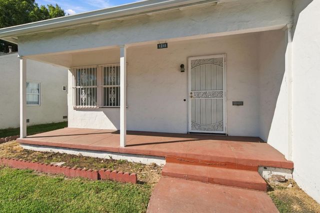 1211 N Airport Way, Stockton, CA 95205