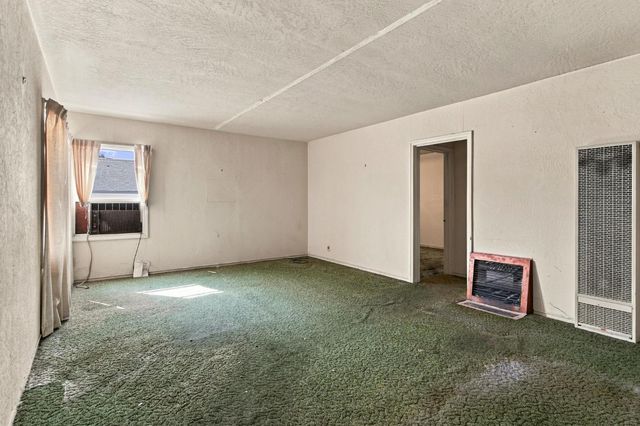 1211 N Airport Way, Stockton, CA 95205