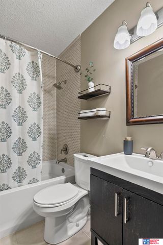 3006 Sequoia Drive, Lincoln, NE 68516