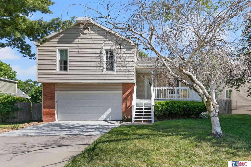 3006 Sequoia Drive, Lincoln, NE 68516