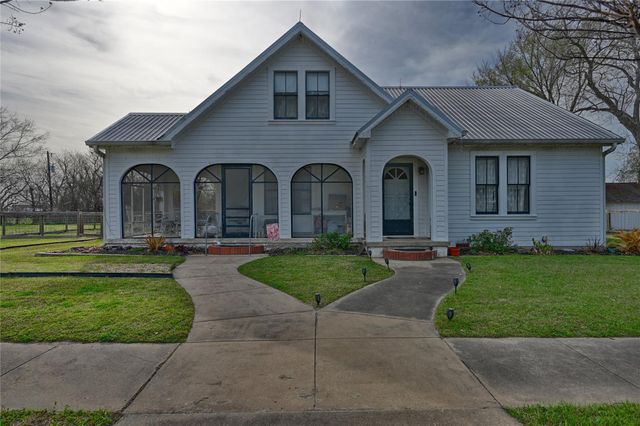 215 N Haupstrasse Street, Carmine, TX 78932