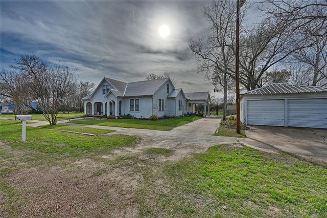 215 N Haupstrasse Street, Carmine, TX 78932