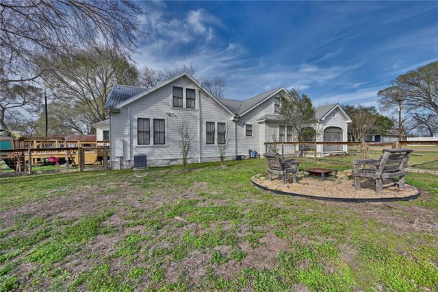 215 N Haupstrasse Street, Carmine, TX 78932