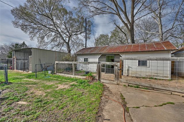 215 N Haupstrasse Street, Carmine, TX 78932