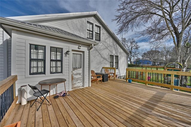 215 N Haupstrasse Street, Carmine, TX 78932